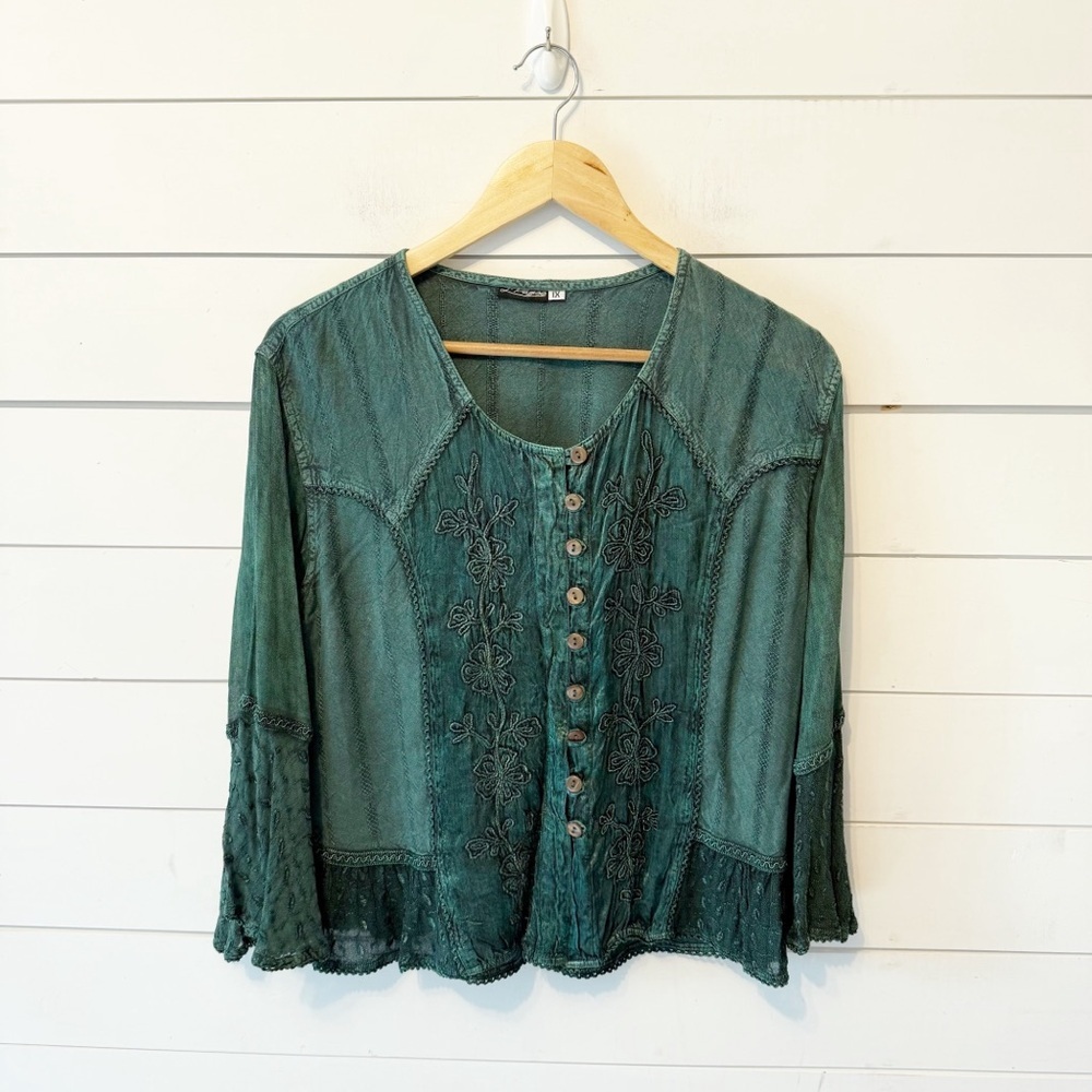 L’Pogee | Women’s bohemian-style button-down blouse, medieval-inspired design 1X